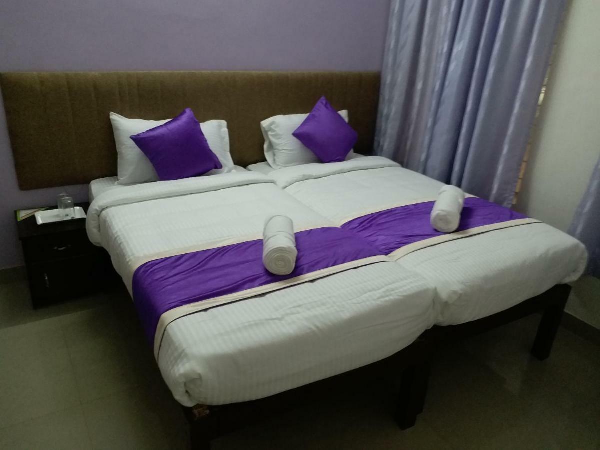 Hotel V bee Plaza Thiruvananthapuram Exterior foto