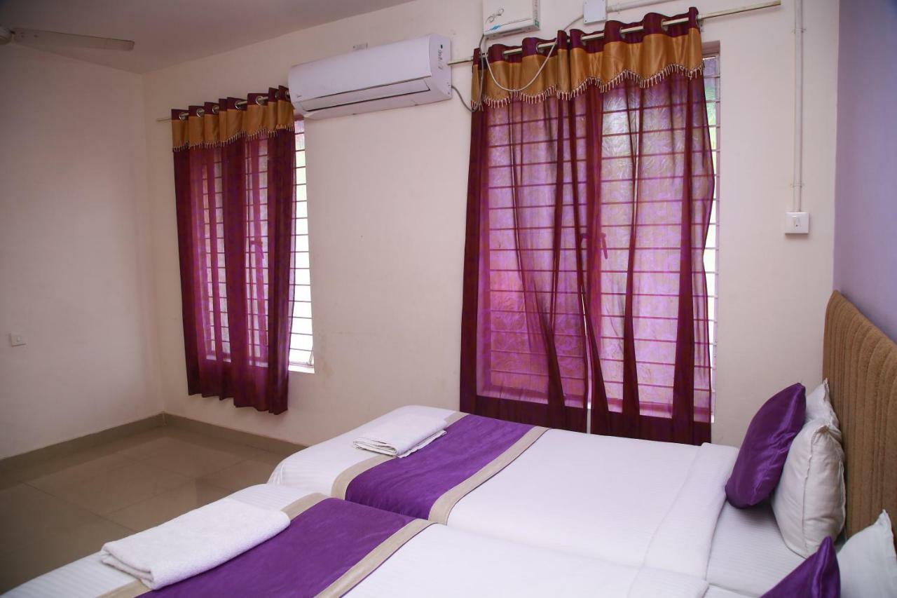 Hotel V bee Plaza Thiruvananthapuram Exterior foto