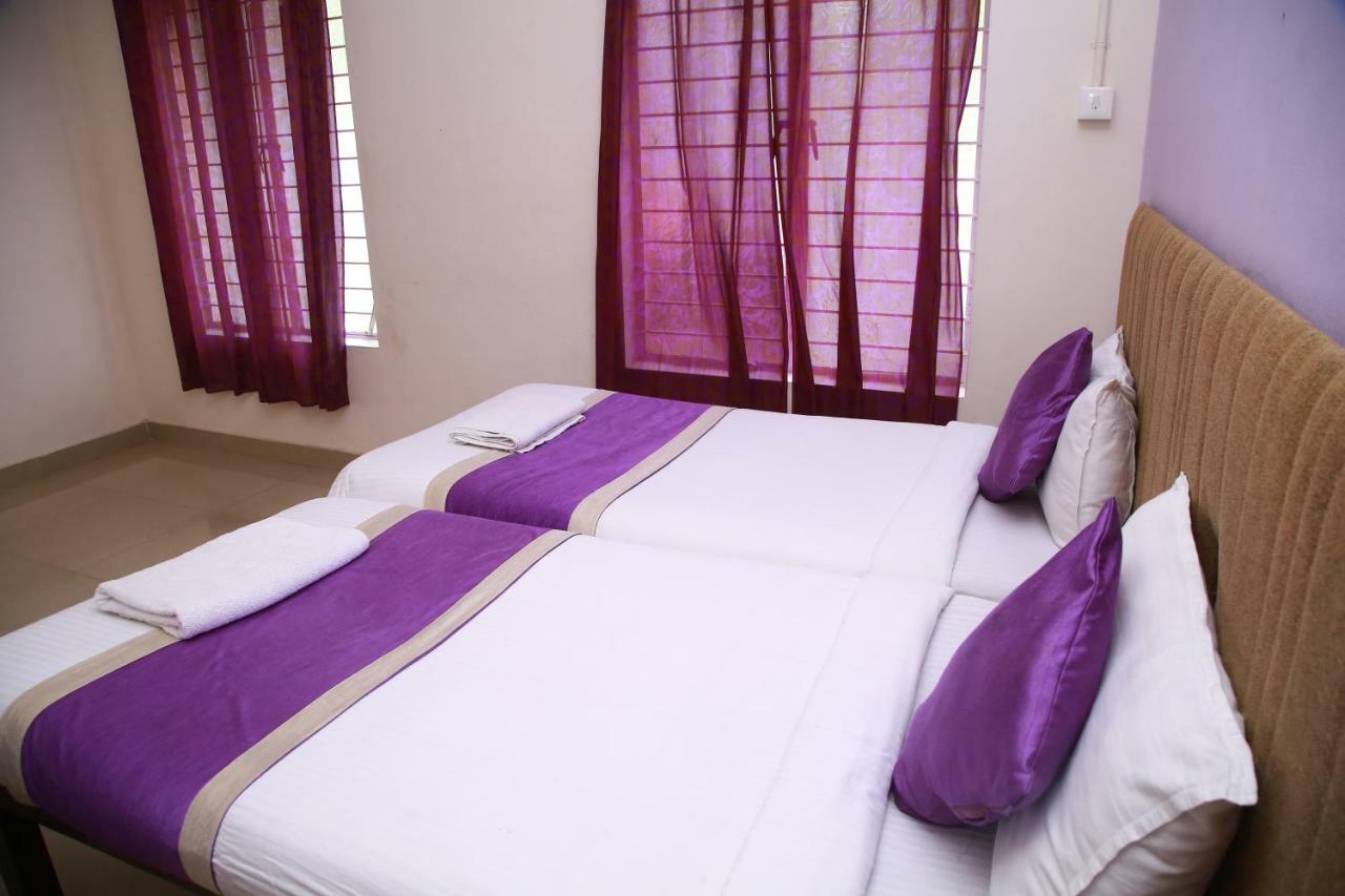 Hotel V bee Plaza Thiruvananthapuram Exterior foto
