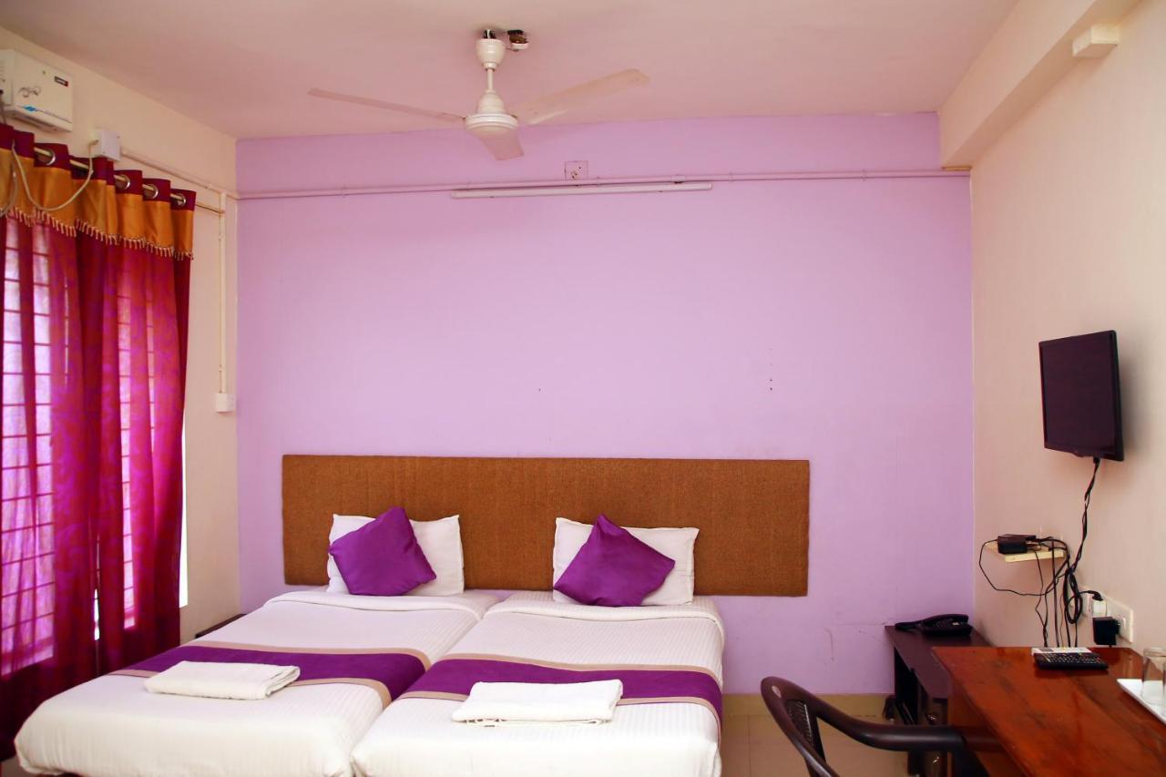 Hotel V bee Plaza Thiruvananthapuram Exterior foto