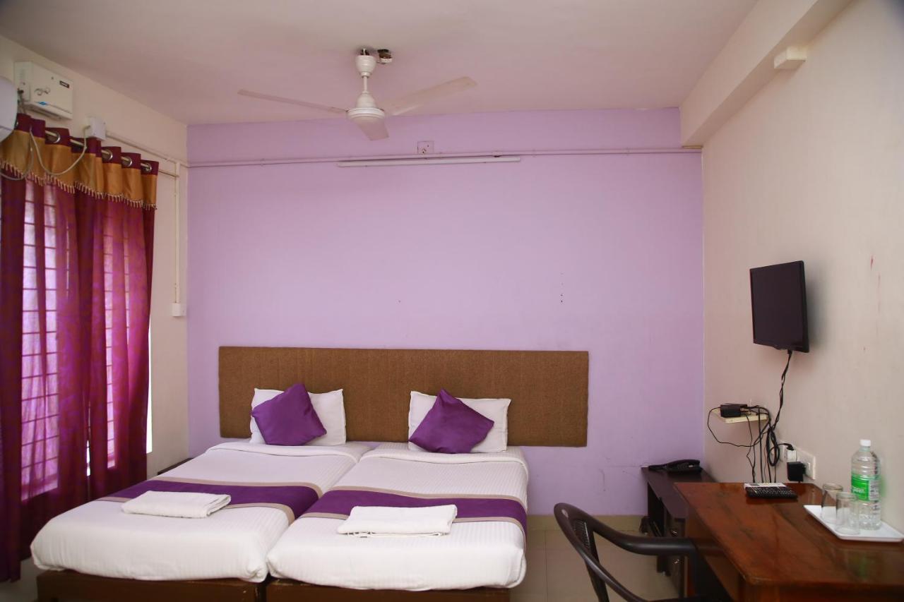 Hotel V bee Plaza Thiruvananthapuram Exterior foto
