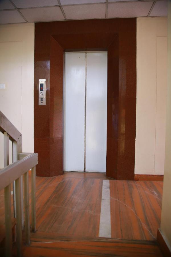Hotel V bee Plaza Thiruvananthapuram Exterior foto