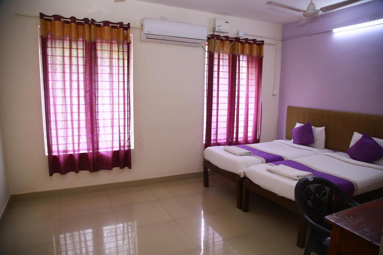 Hotel V bee Plaza Thiruvananthapuram Exterior foto