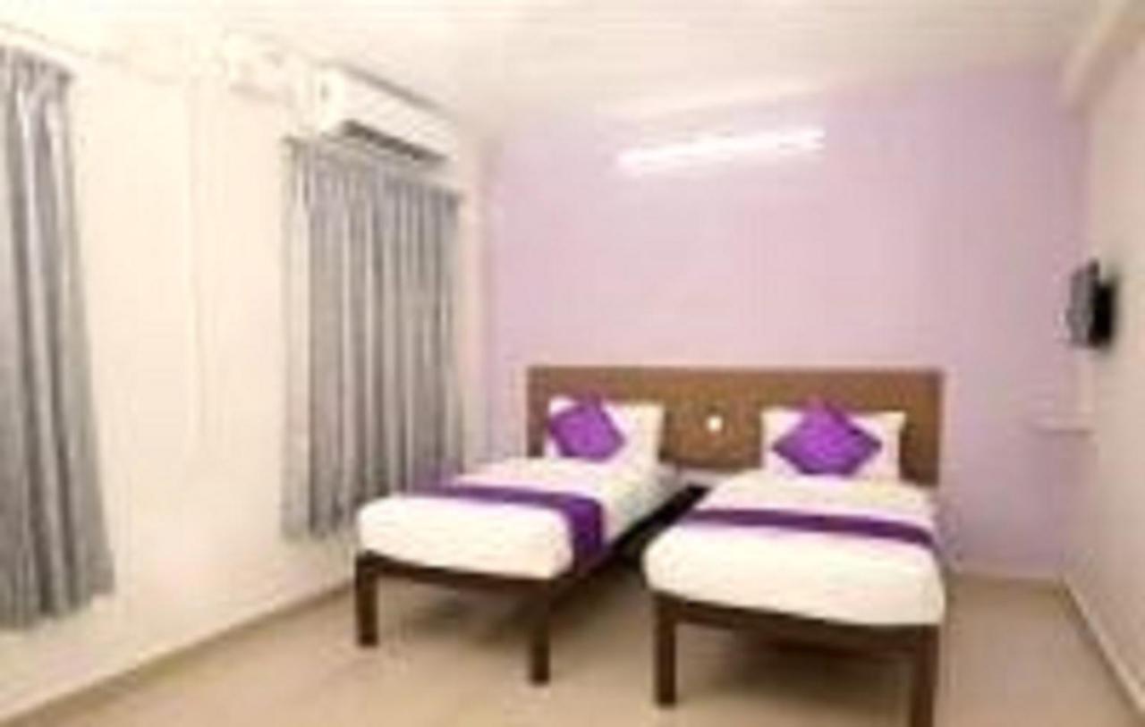 Hotel V bee Plaza Thiruvananthapuram Exterior foto