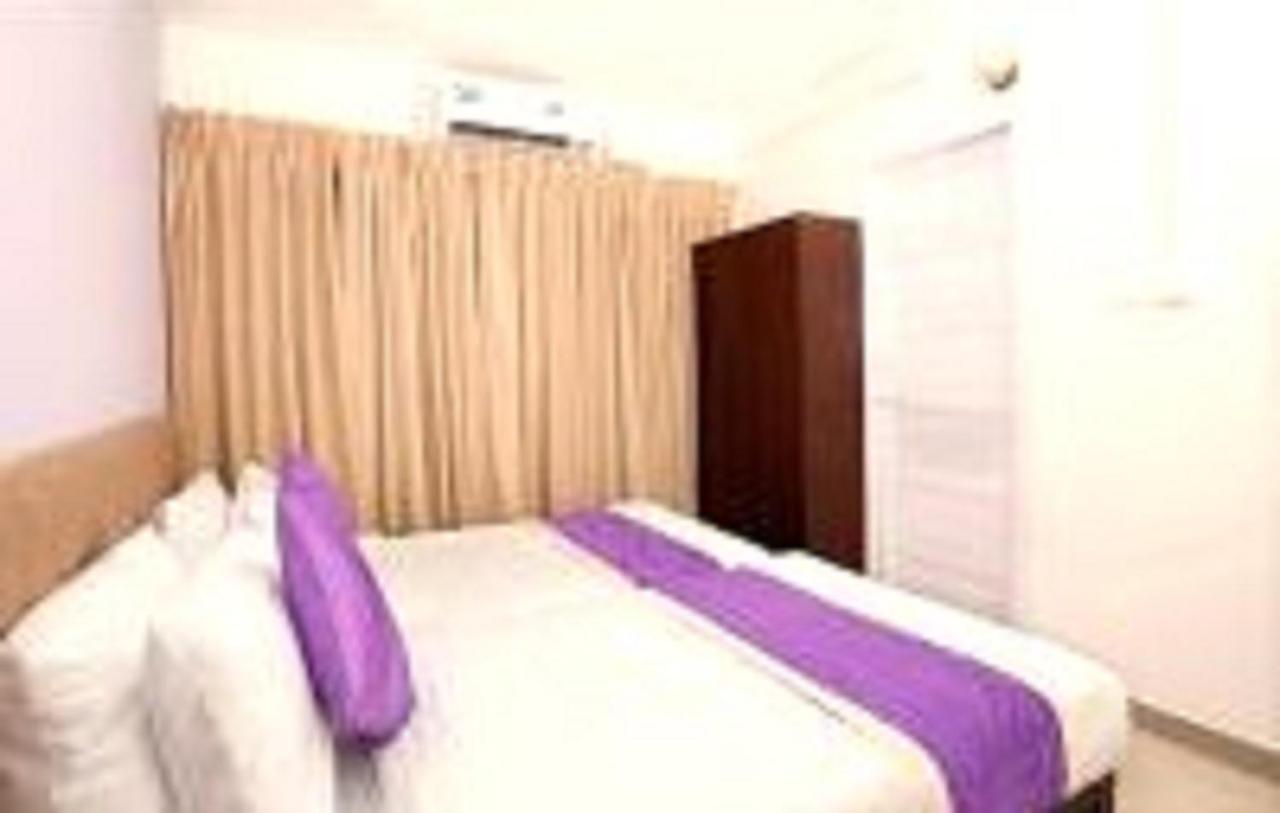 Hotel V bee Plaza Thiruvananthapuram Exterior foto