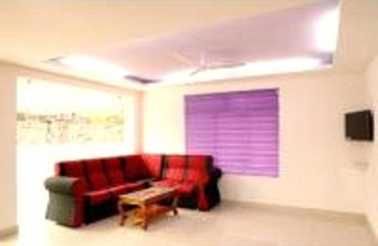 Hotel V bee Plaza Thiruvananthapuram Exterior foto