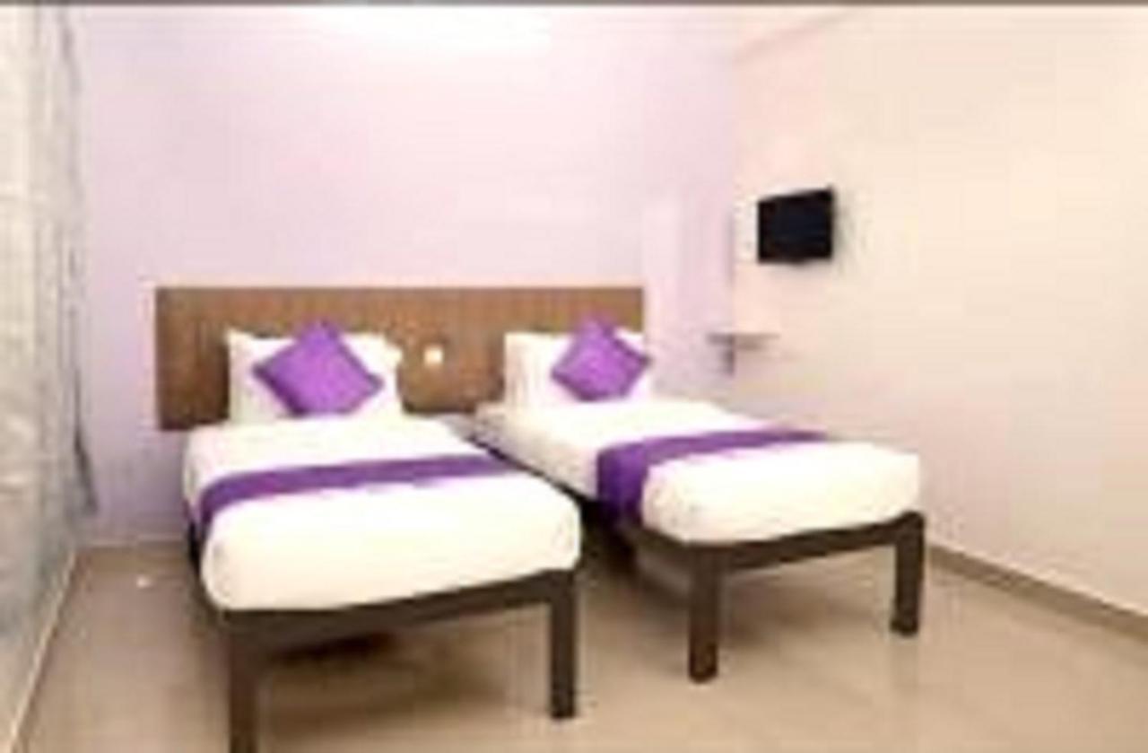 Hotel V bee Plaza Thiruvananthapuram Exterior foto